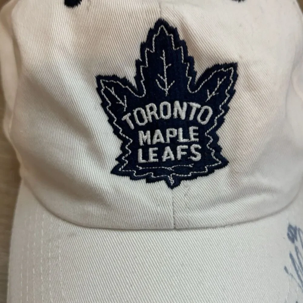 Kyle Wellwood Signed Toronto Maple Leafs Hat Autographed Vintage White Cap NHL 8